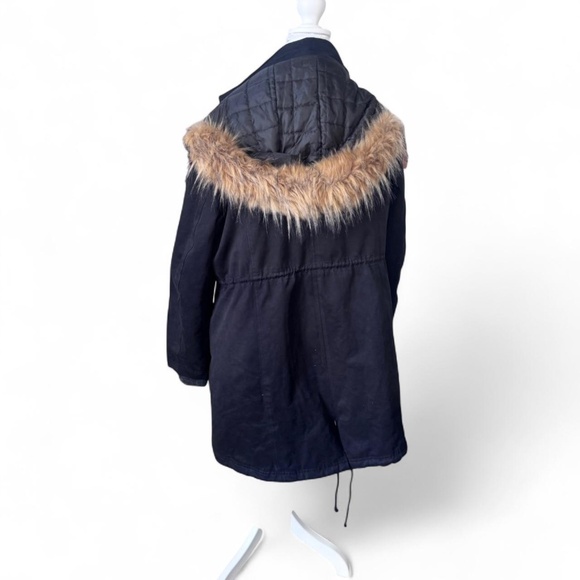 ANA XL Black parka with fur hood and zipper pockets COTTON